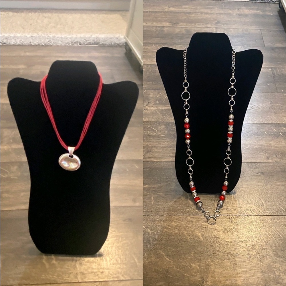 Lot of 2‎ Necklaces